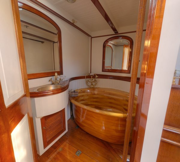 The 27m Yacht WHITEFIN