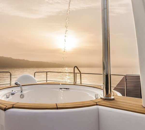 The 28m Yacht YVONNE