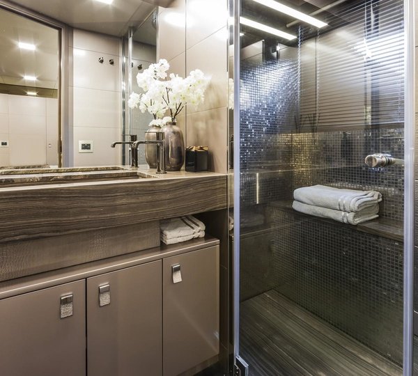 The 28m Yacht YVONNE