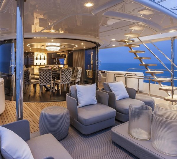 Life On Yacht YVONNE