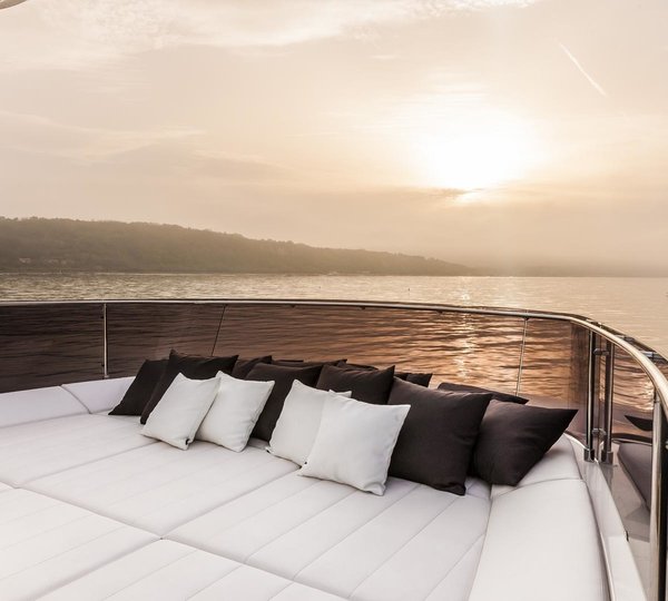 The 28m Yacht YVONNE