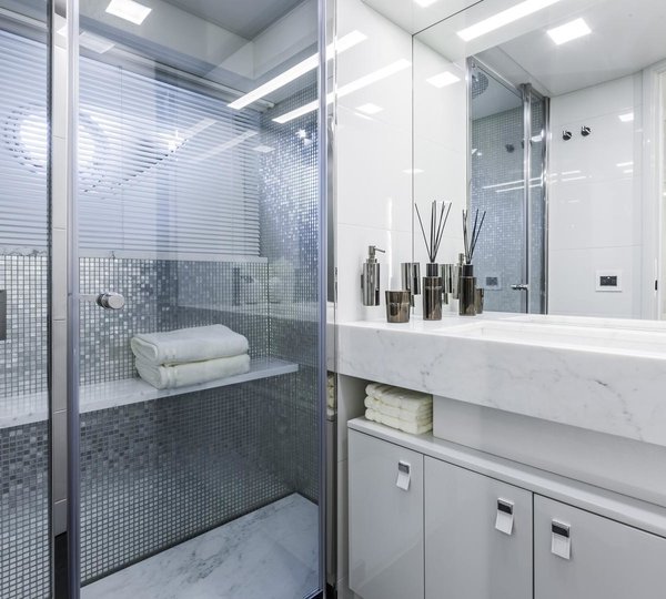 The 28m Yacht YVONNE