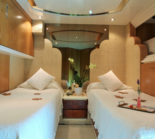 The 29m Yacht MOONDANCE