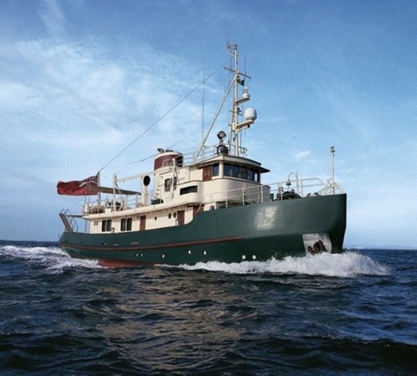 The 30m Yacht DP MONITOR