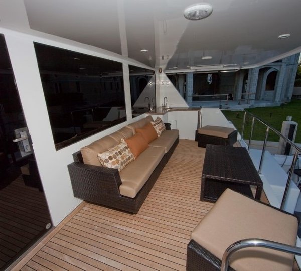 The 30m Yacht GOLDEN TOUCH