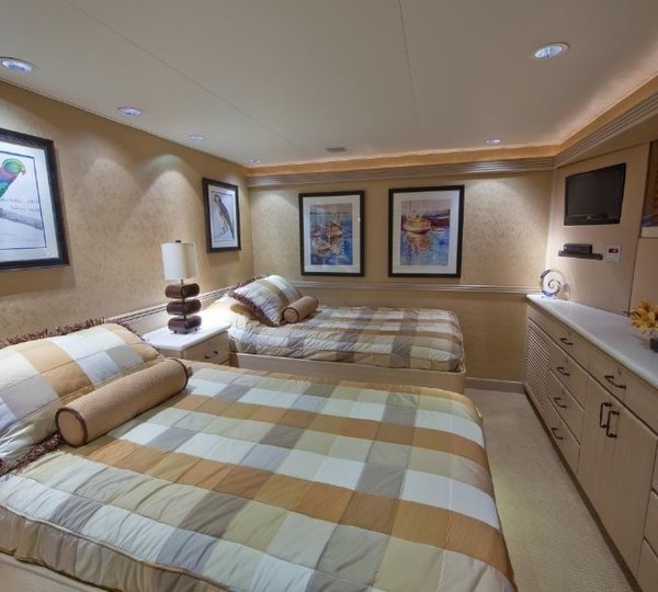 The 30m Yacht GOLDEN TOUCH