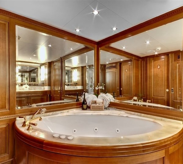 The 30m Yacht KEIKI KAI