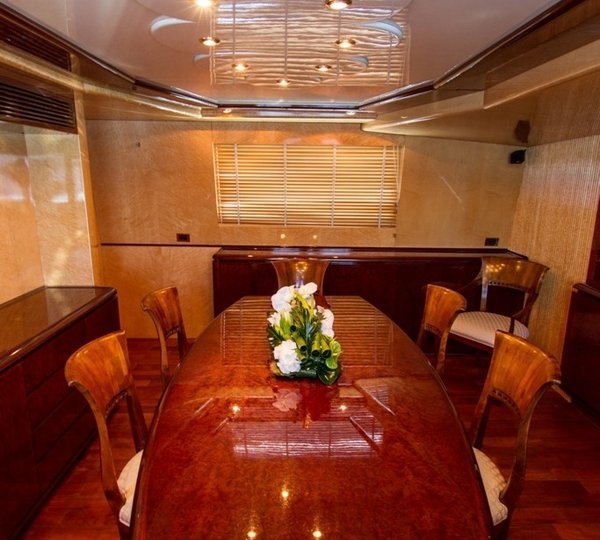 The 30m Yacht MISS CANDY