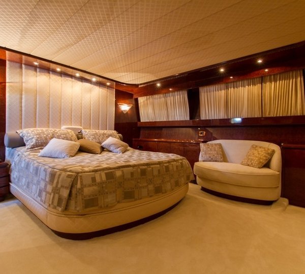 The 30m Yacht MISS CANDY