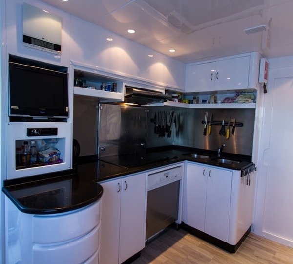 The 30m Yacht MISS CANDY