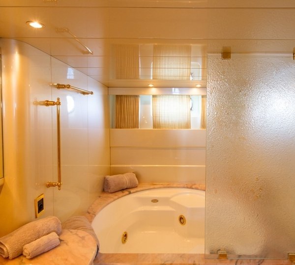 The 30m Yacht MISS CANDY