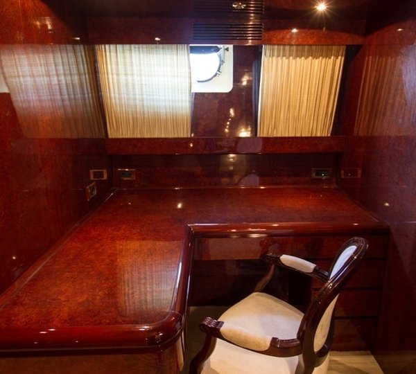 The 30m Yacht MISS CANDY