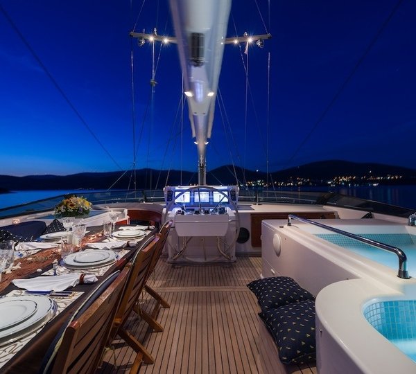 The 33m Yacht LADY SUNSHINE