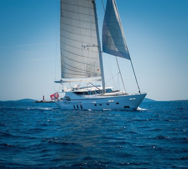 The 33m Yacht LADY SUNSHINE