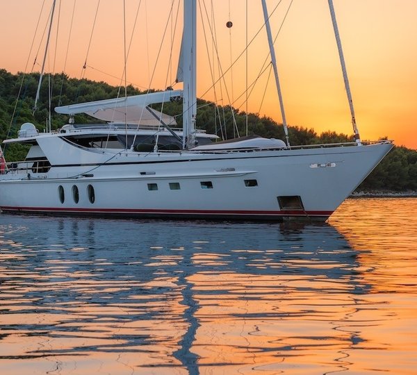 The 33m Yacht LADY SUNSHINE