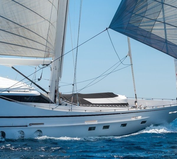 The 33m Yacht LADY SUNSHINE