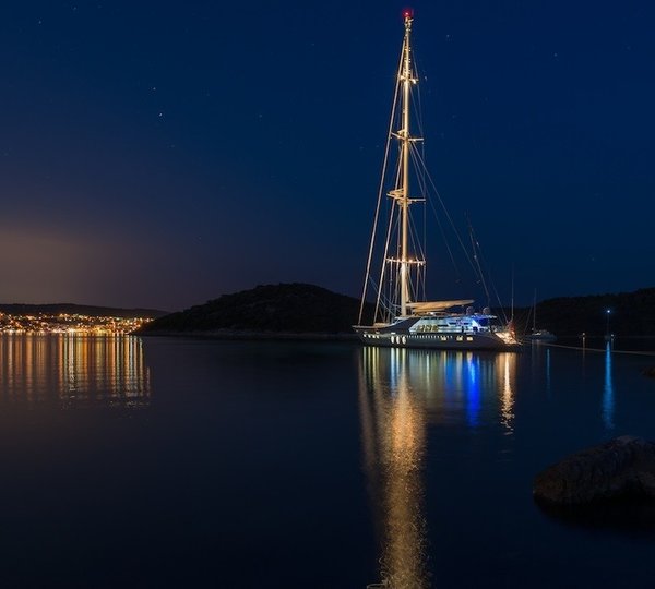 The 33m Yacht LADY SUNSHINE