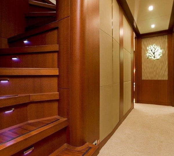 The 33m Yacht SUNKISS