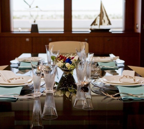 The 33m Yacht SUNKISS