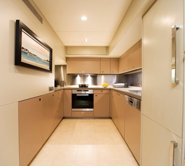 The 33m Yacht SUNKISS