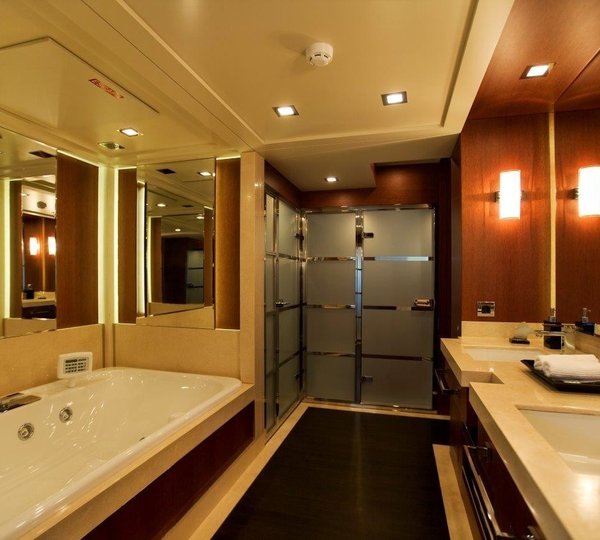 The 33m Yacht SUNKISS