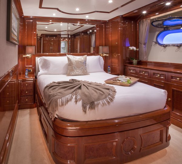 The 35m Yacht CAMARINA ROYALE