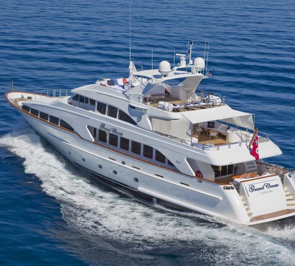 The 35m Yacht CAMARINA ROYALE