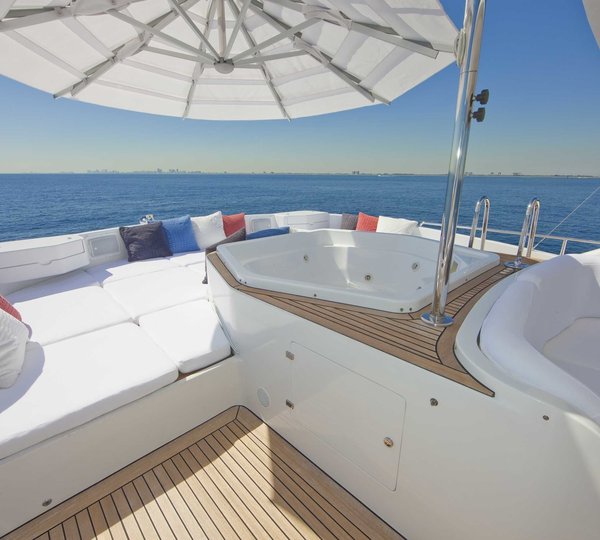 The 35m Yacht CAMARINA ROYALE