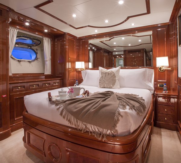 The 35m Yacht CAMARINA ROYALE