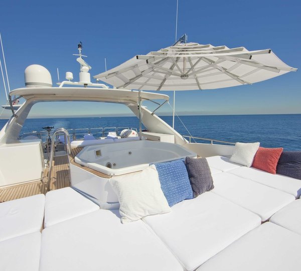 The 35m Yacht CAMARINA ROYALE