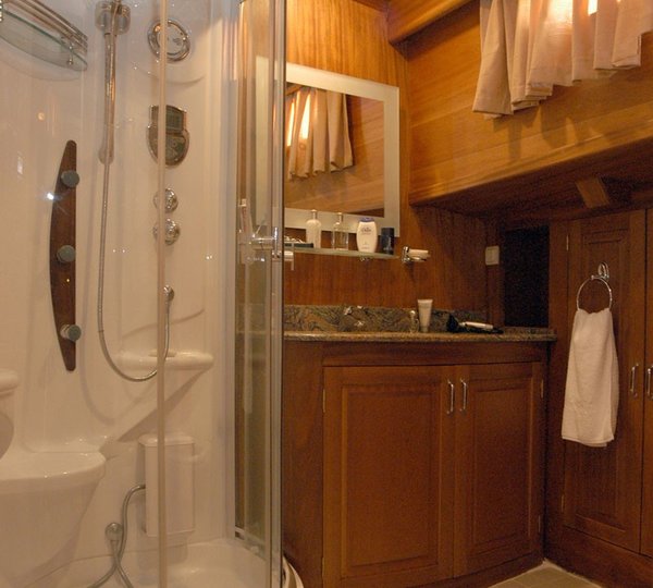 The 35m Yacht QUEEN OF KARIA