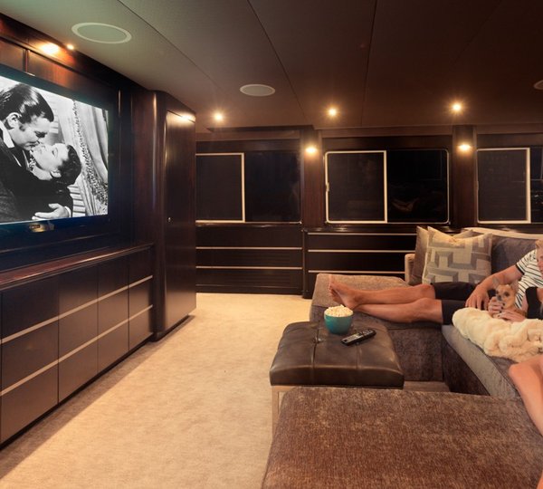 The 35m Yacht UNBRIDLED