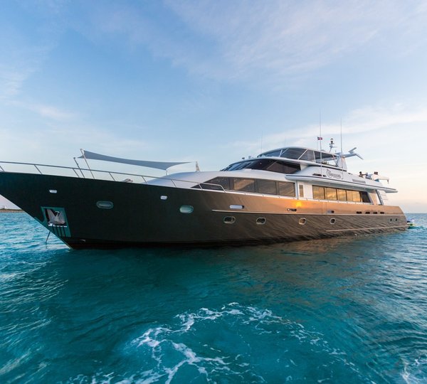 The 35m Yacht UNBRIDLED