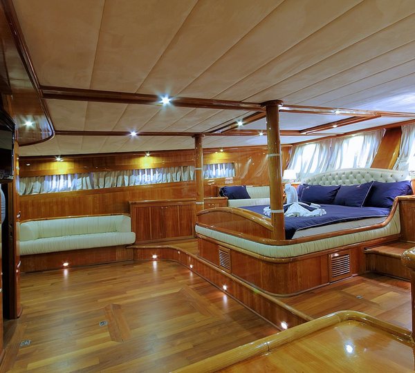 The 36m Yacht SILVER MOON