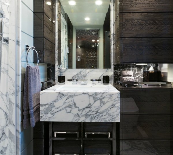 The 37m Yacht EDESIA - Guest ensuite with shower