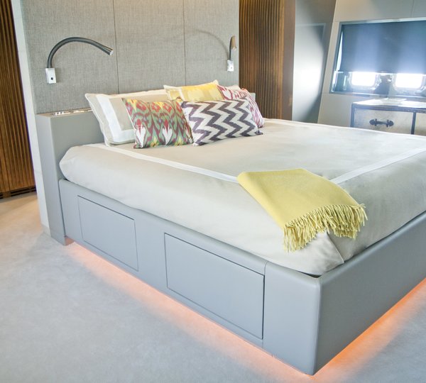 The 39m Yacht BEACHOUSE