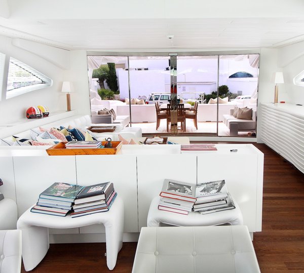 The 39m Yacht BEACHOUSE