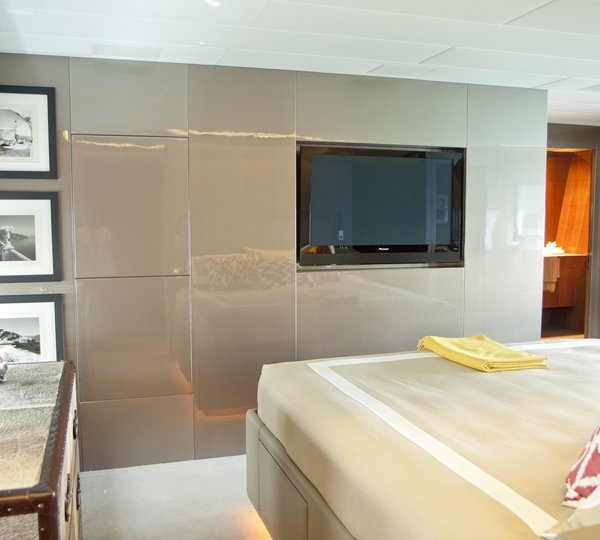 The 39m Yacht BEACHOUSE