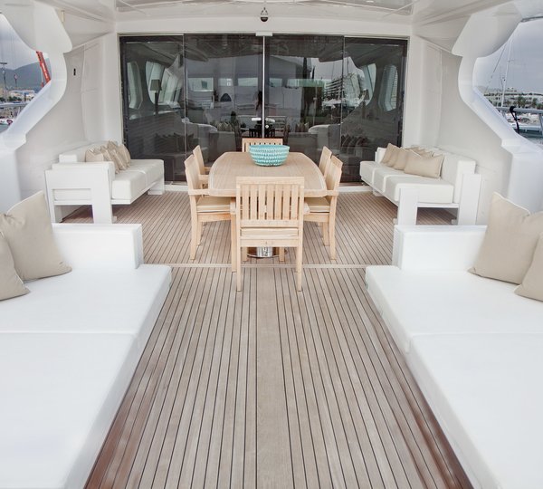 The 39m Yacht BEACHOUSE