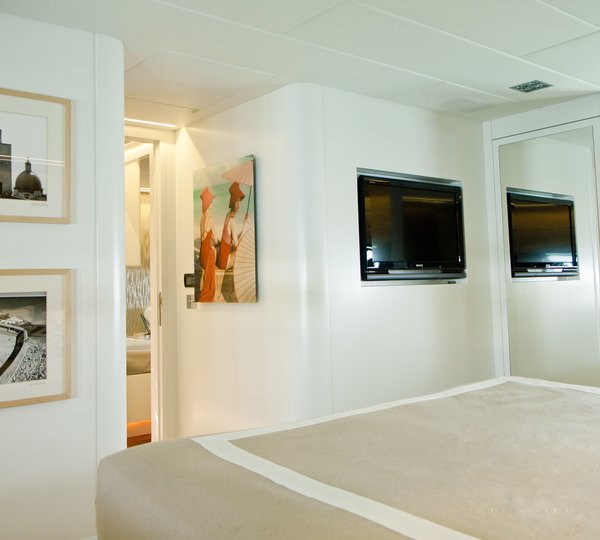 The 39m Yacht BEACHOUSE