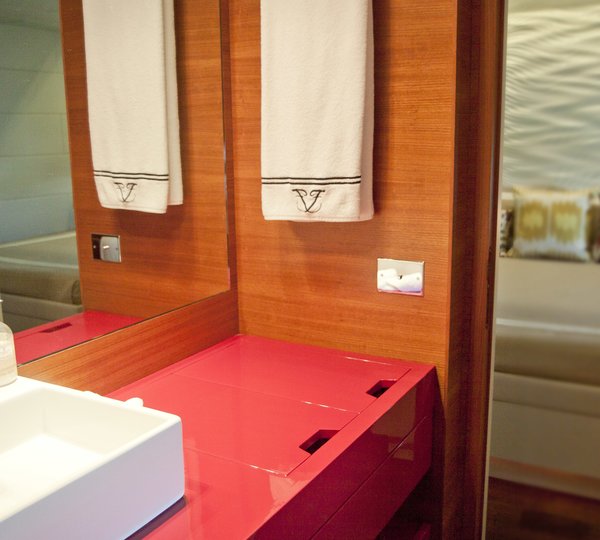 The 39m Yacht BEACHOUSE