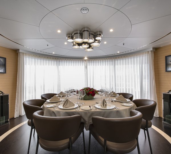 The 39m Yacht DARLINGS