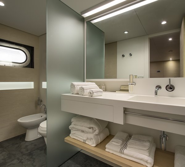 The 39m Yacht DARLINGS