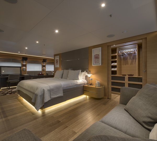 The 39m Yacht DARLINGS