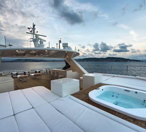 The 39m Yacht DARLINGS