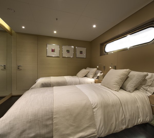 The 39m Yacht DARLINGS