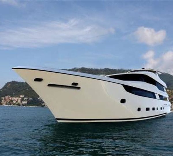 The 39m Yacht DARLINGS