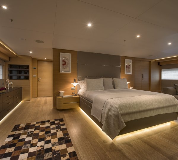 The 39m Yacht DARLINGS