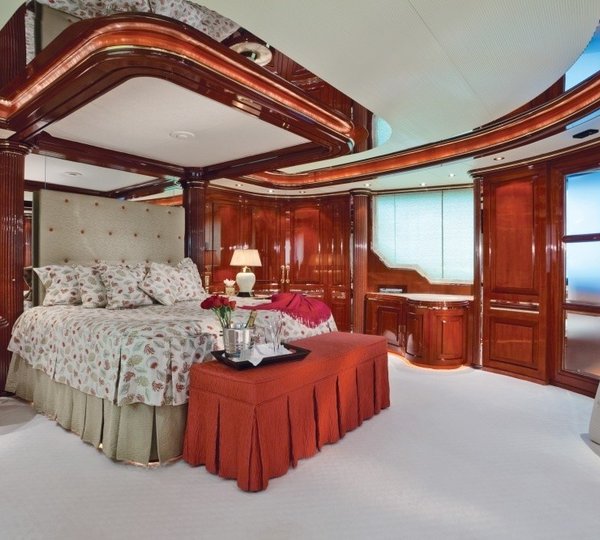 Main Master Cabin Aboard Yacht AQUALIBRIUM