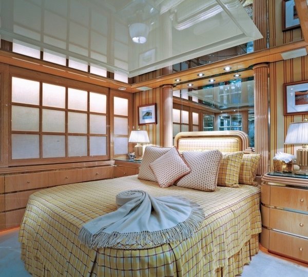 Guest's Cabin Aboard Yacht AQUALIBRIUM